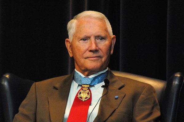 Retired Colonel Leo Thorsness appears on the 2012 Gathering of Eagles panel.