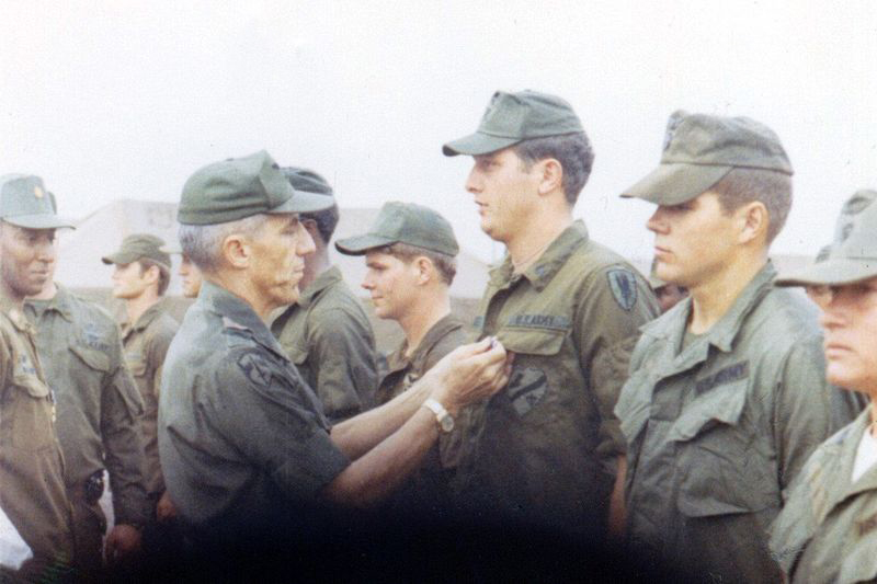 BG Jack Hemmingway, 1st Aviation Brigade Commander, presenting Specialist Trexler with Distinguished Flying Cross